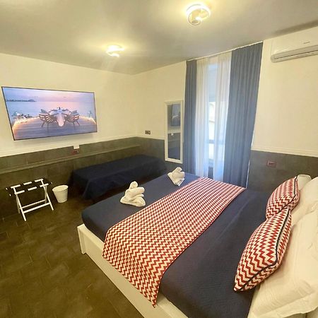 ホテル Yacht Club Angioino ナポリ エクステリア 写真