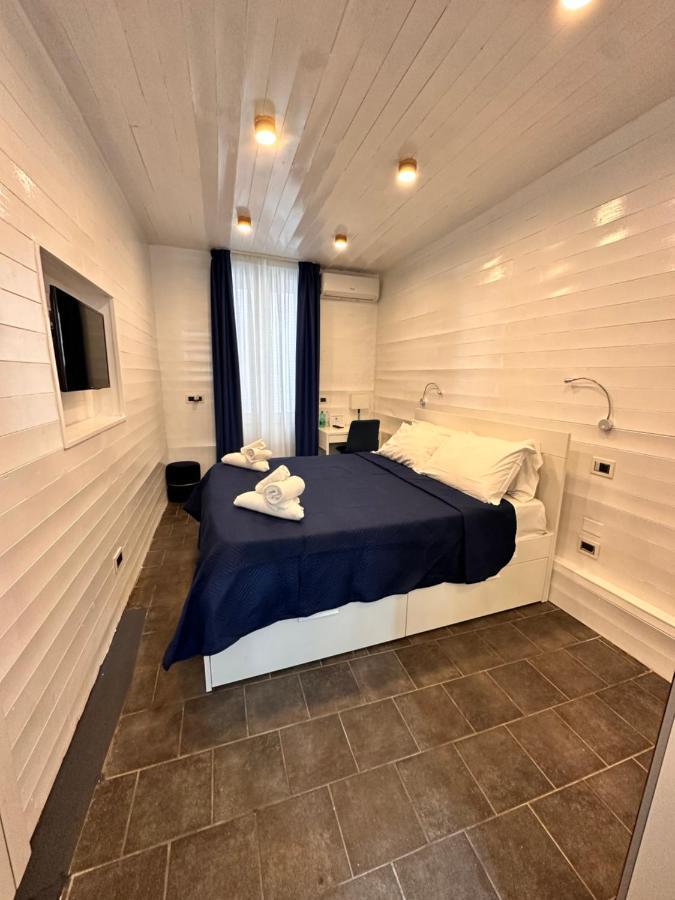 ホテル Yacht Club Angioino ナポリ エクステリア 写真